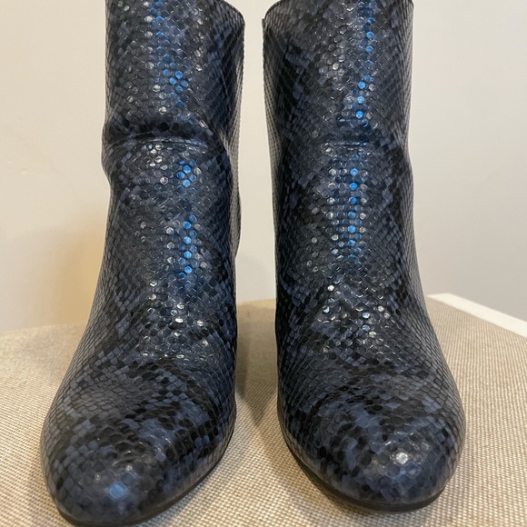 Old Navy booties, blue snake print, size 6.5 - Picture 2 of 5